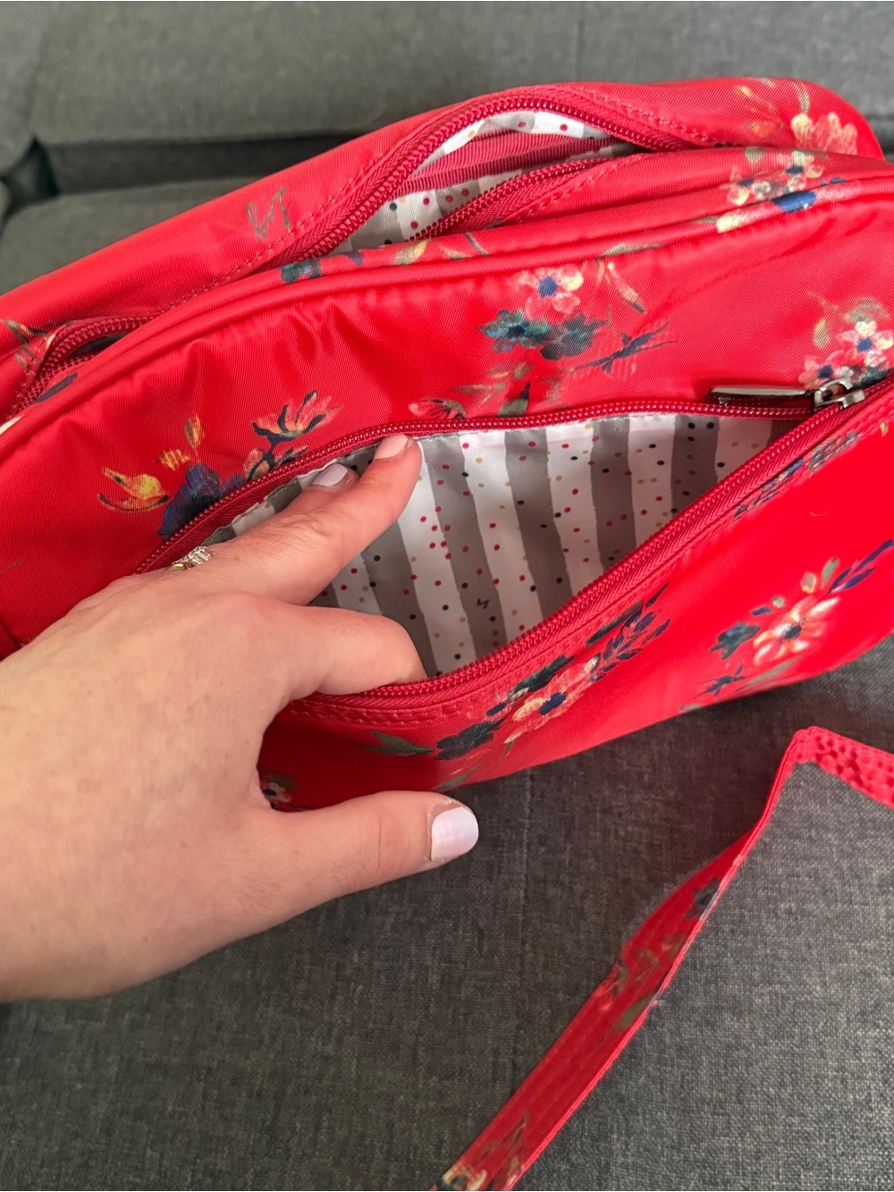 NWT Lug Carousel XL Crossbody Purse in Bouquet Red Floral - Picture 7 of 8